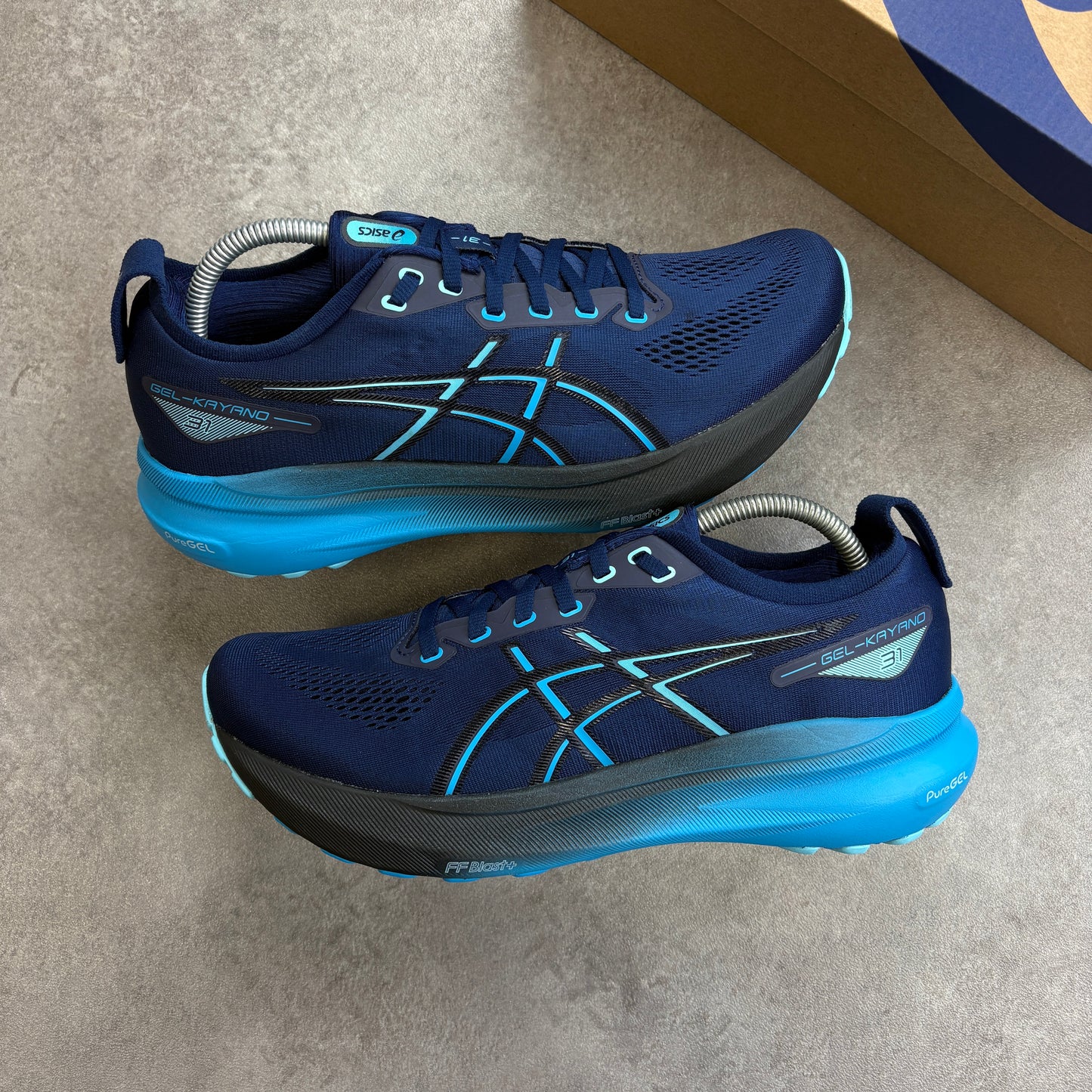 Asics “Gel Kayano 31” Navy