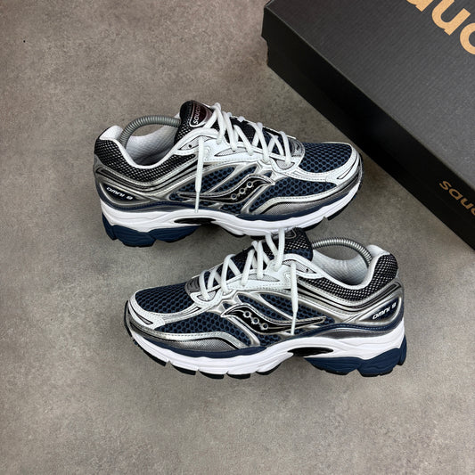 Saucony “Deep Navy” Omni 9