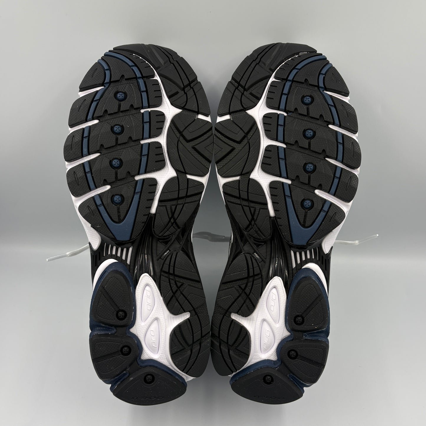 Saucony ProGrid “Deep Navy” Omni 9