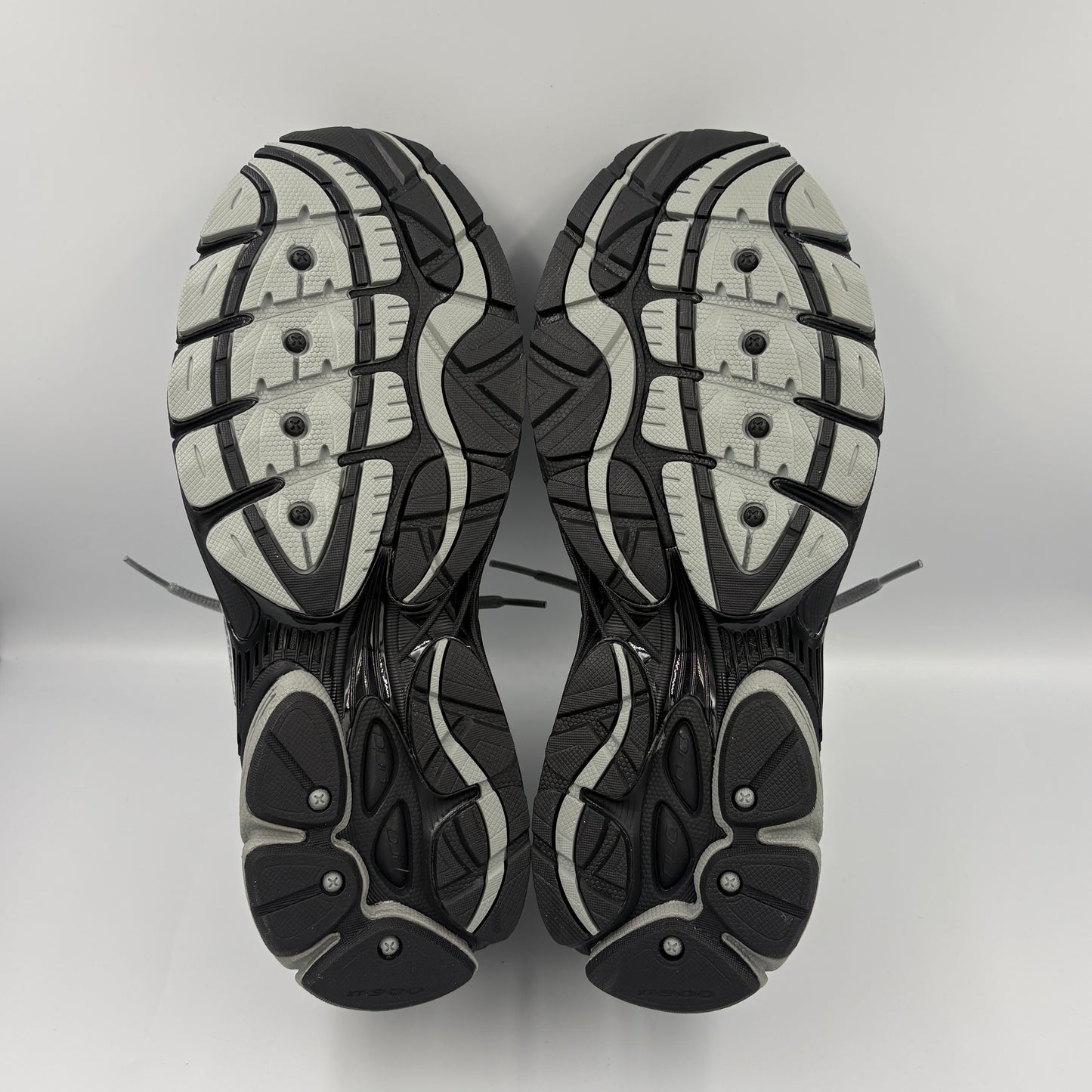 Saucony ProGrid “Black / Silver ” Omni 9