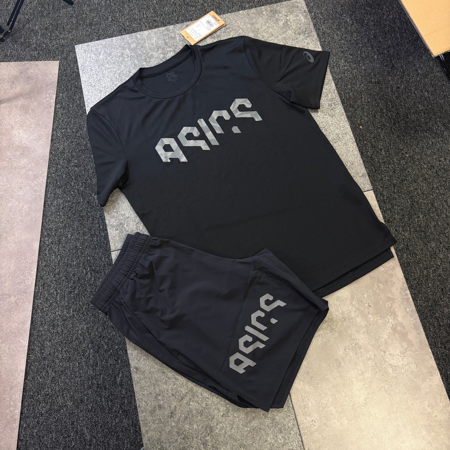 Asics “Hex” Logo Graphic Set