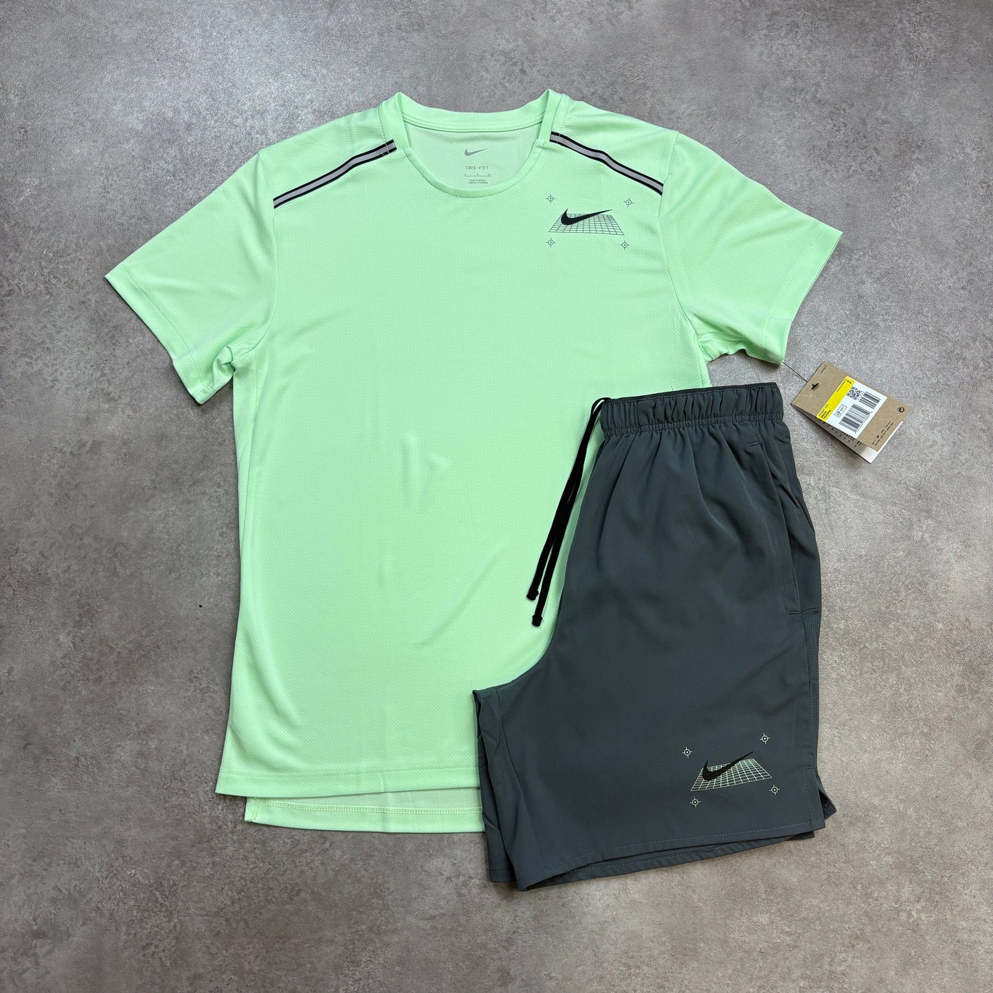 Nike “Vapour Green Sphere” Miler Set