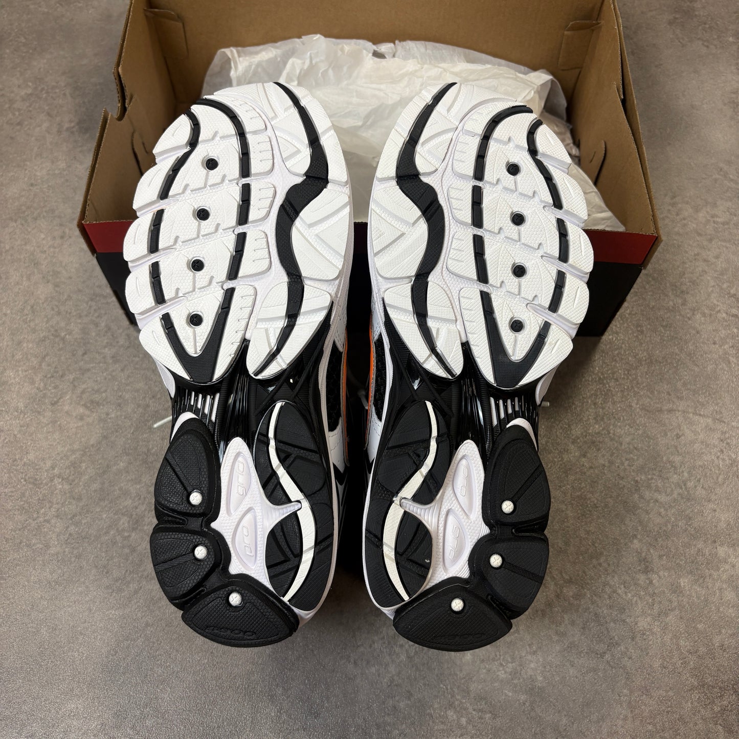 Saucony ProGrid Omni 9 “Black / Orange”