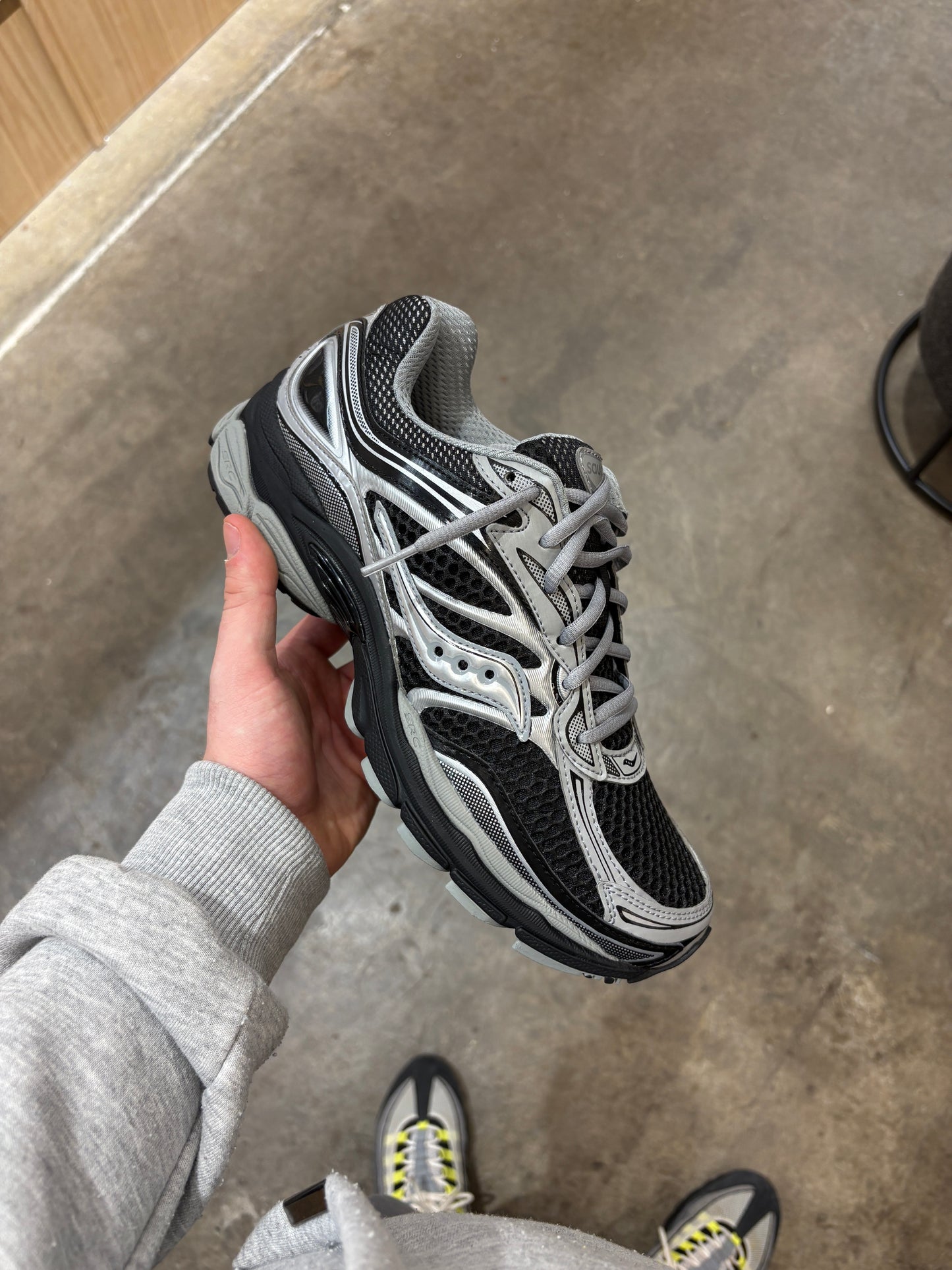 Saucony ProGrid “Black / Silver ” Omni 9