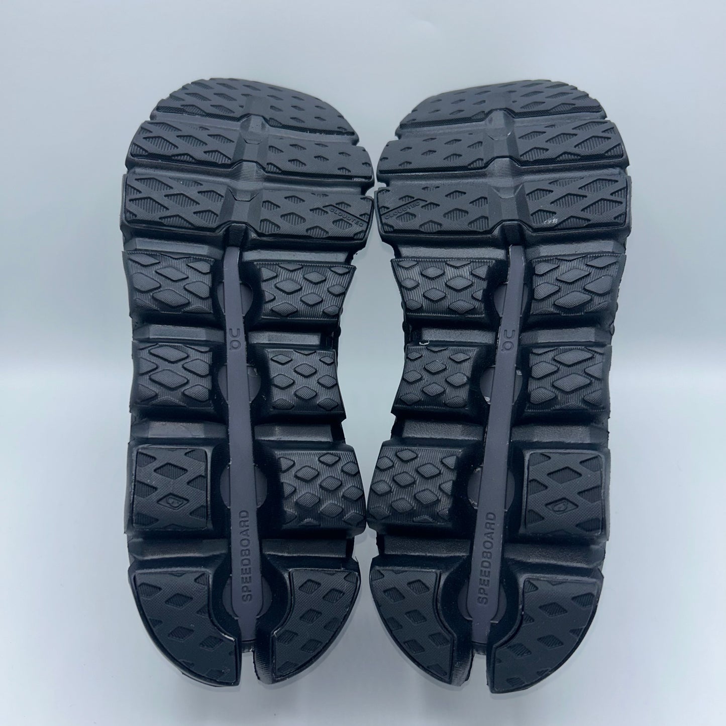 ON “Cloudswift 3 AD” Triple Black