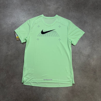 Nike “Vapour Green Sphere” Miler Set